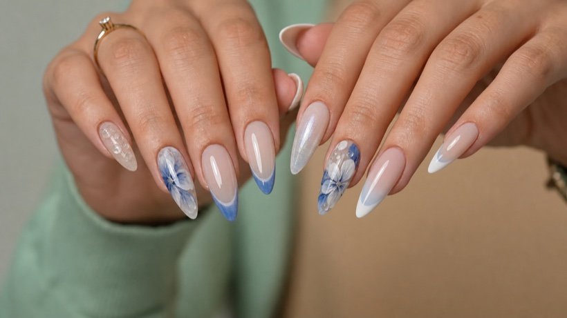 Blue floral nail set